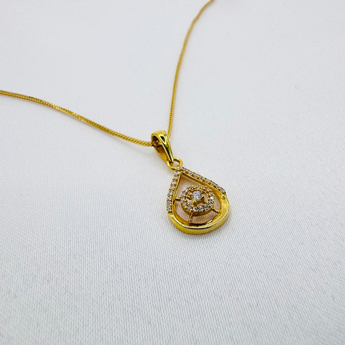 22k solid gold studded pendant only