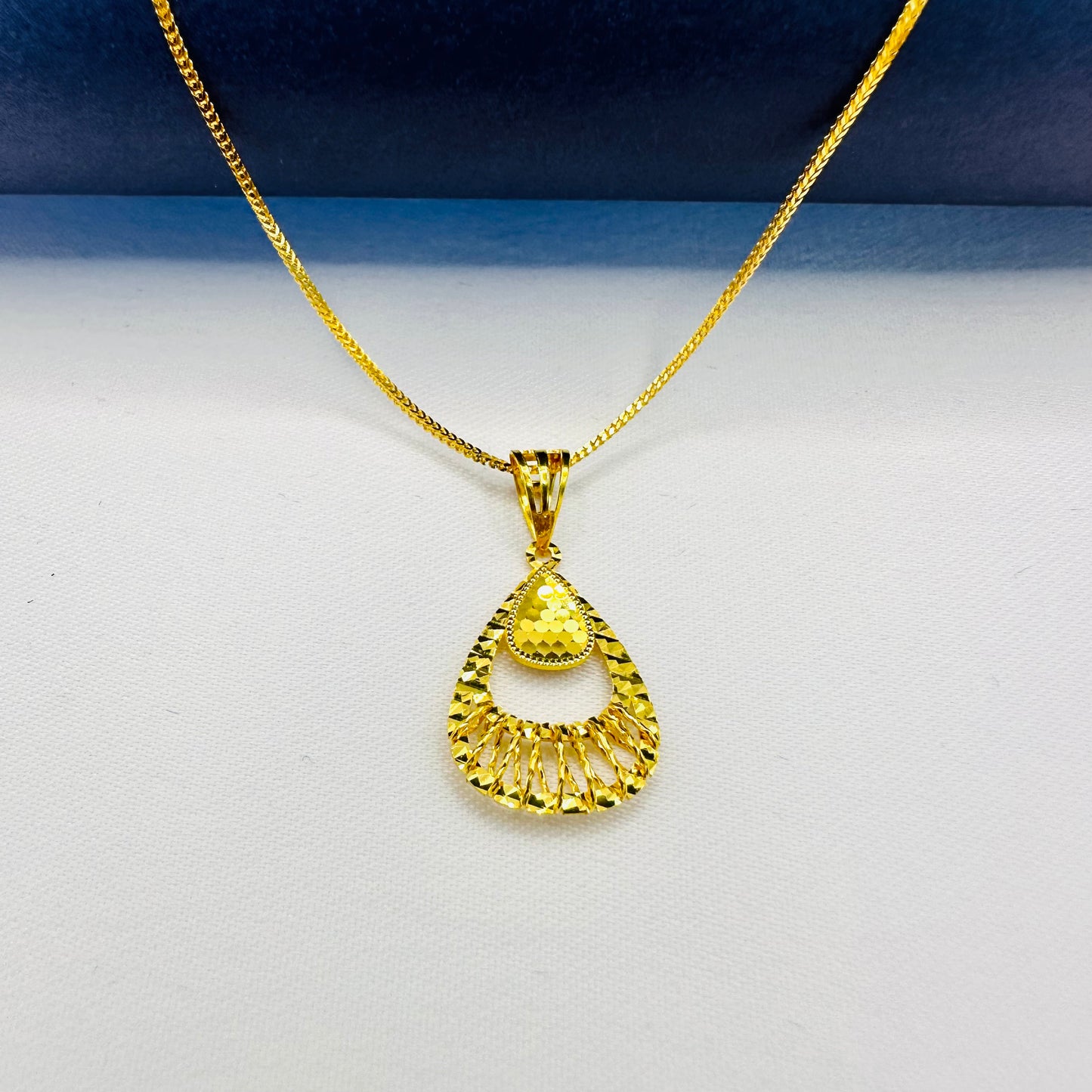 22k solid gold pendant only