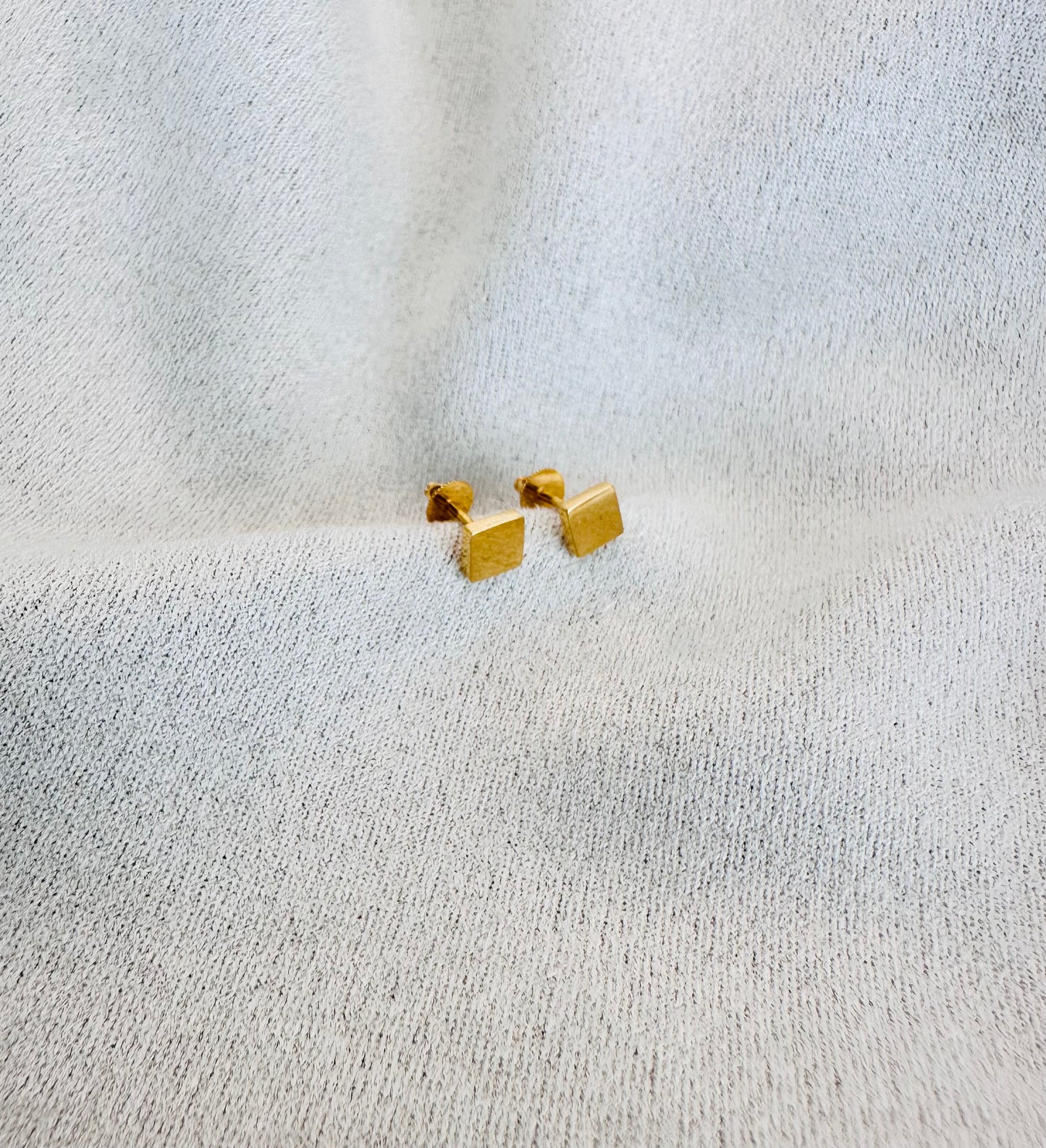 22k solid gold small square earrings