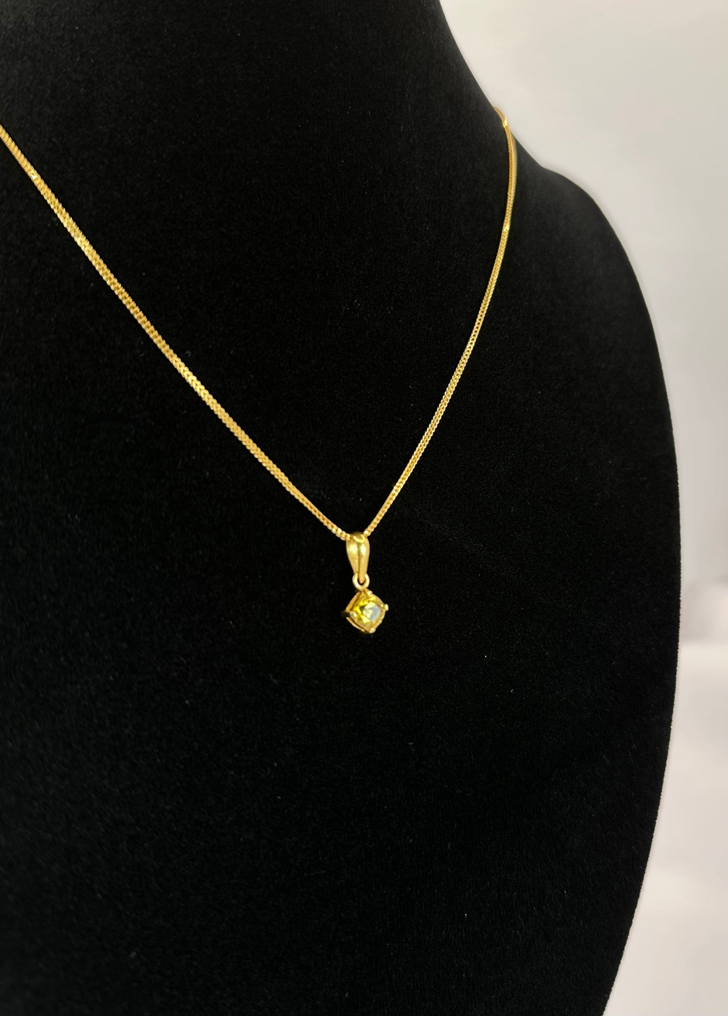 Natural Srilankan/Ceylon yellow sapphire pendant only