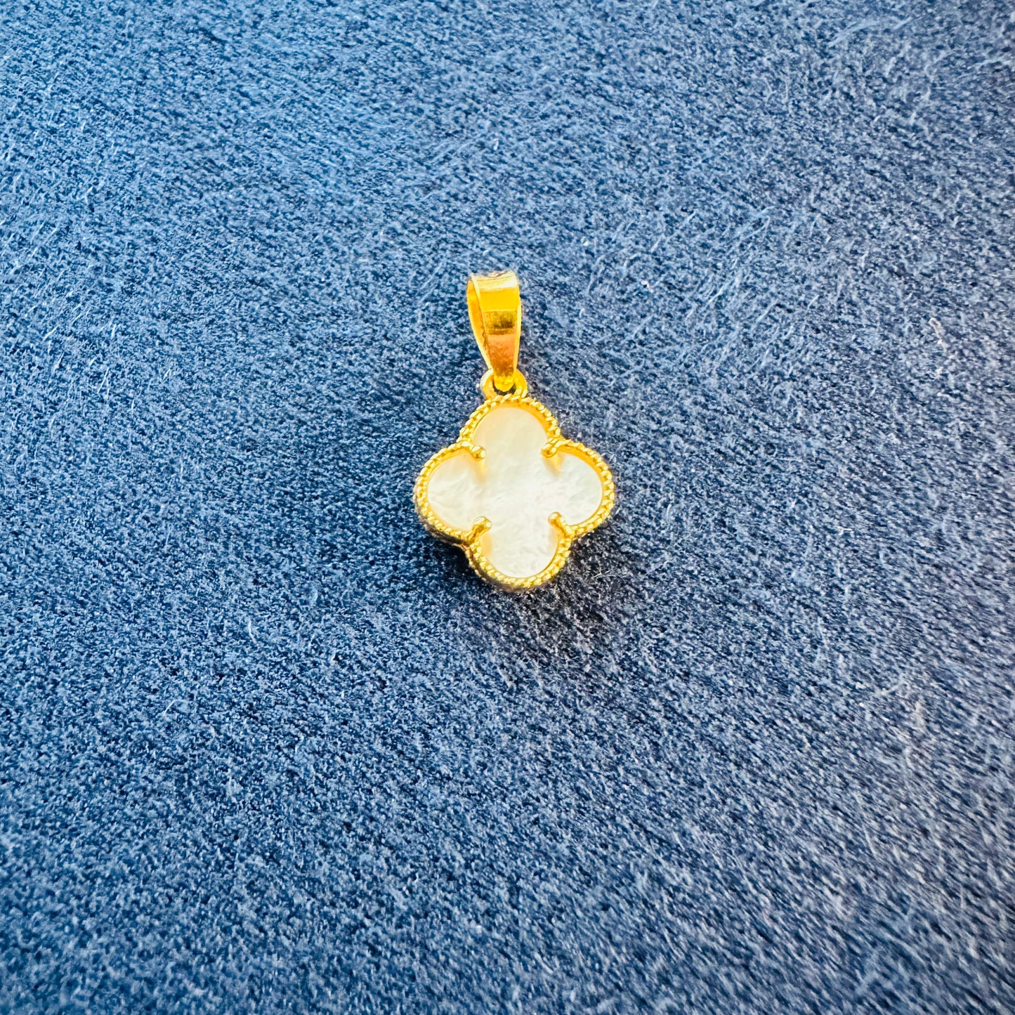 22k solid gold clover pendant