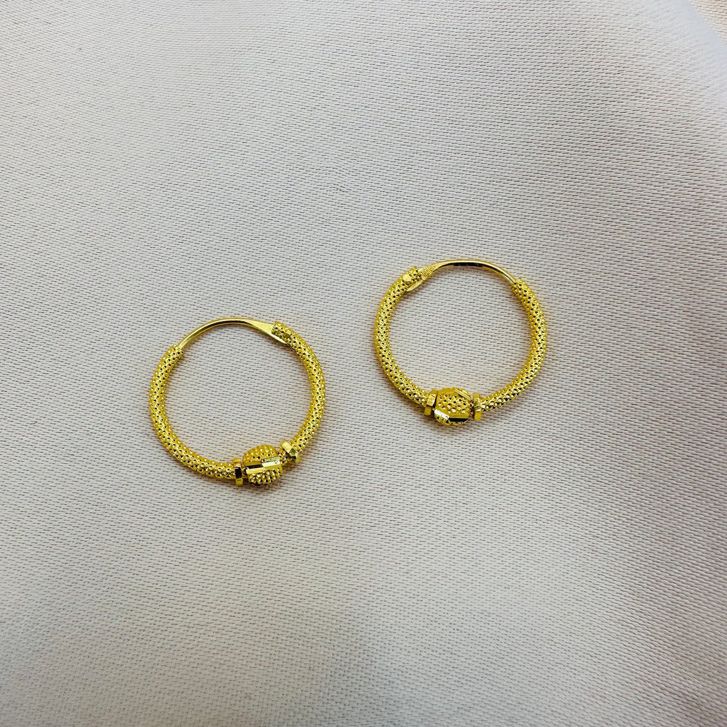 22k solid gold hoop earrings / Ballies