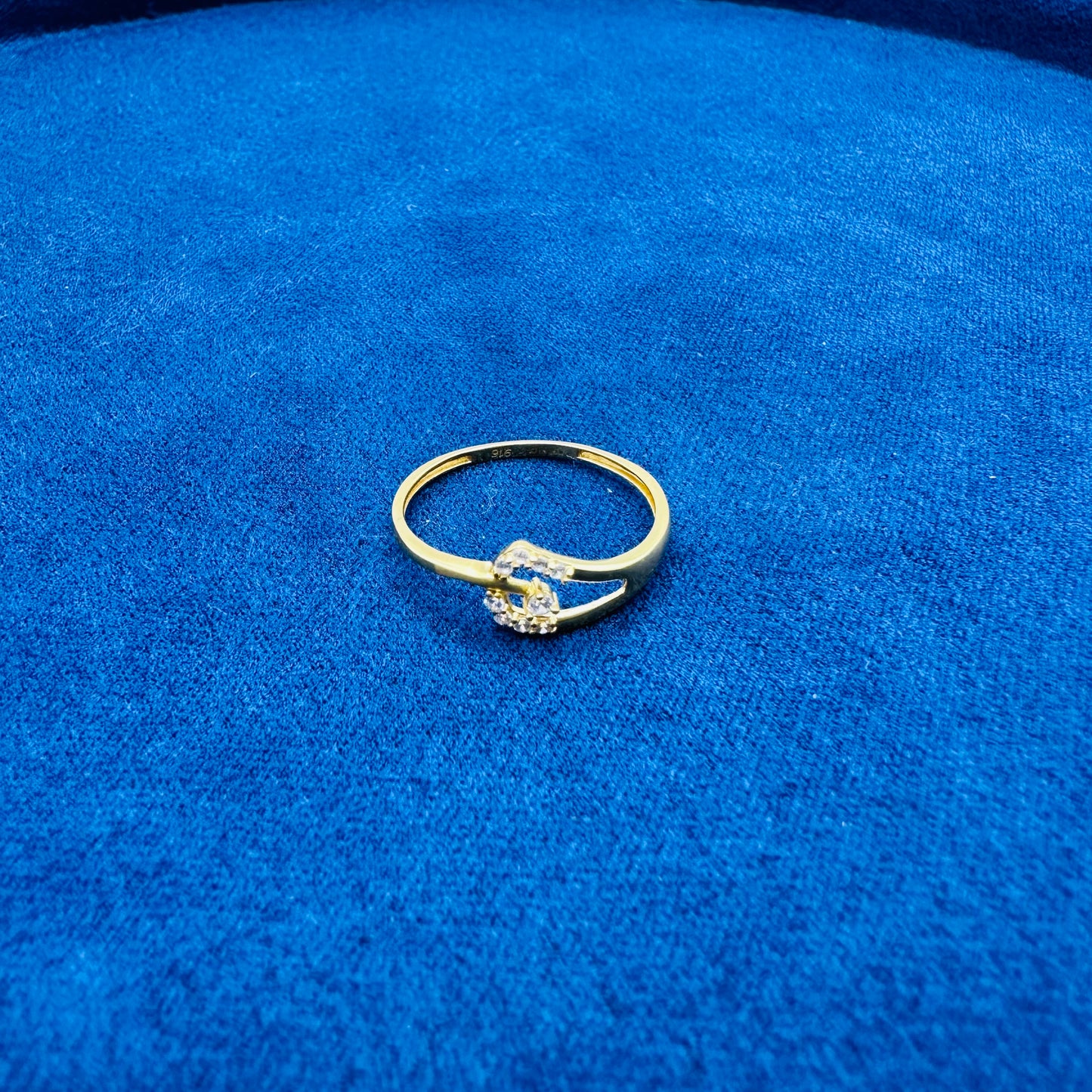 22k solid gold ring - 916 UK hallmarked.