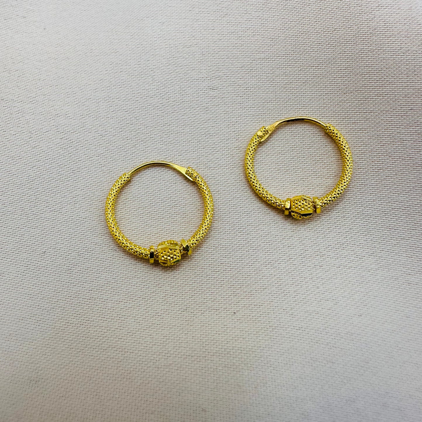22k solid gold hoop earrings / Ballies