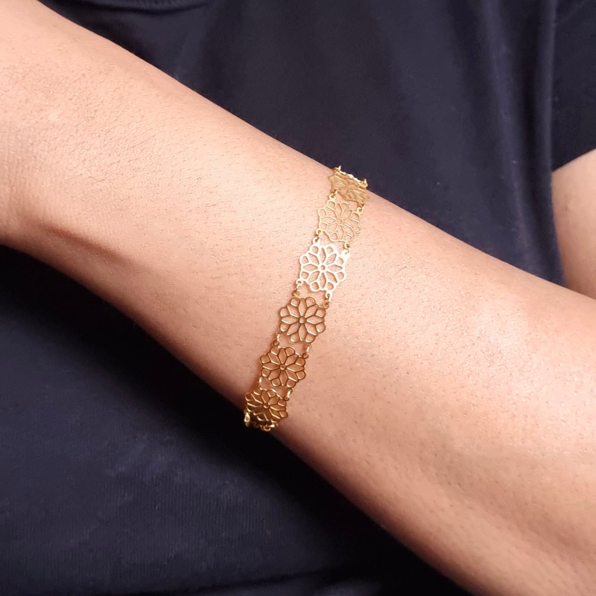 22k solid gold bracelet with flower motif design