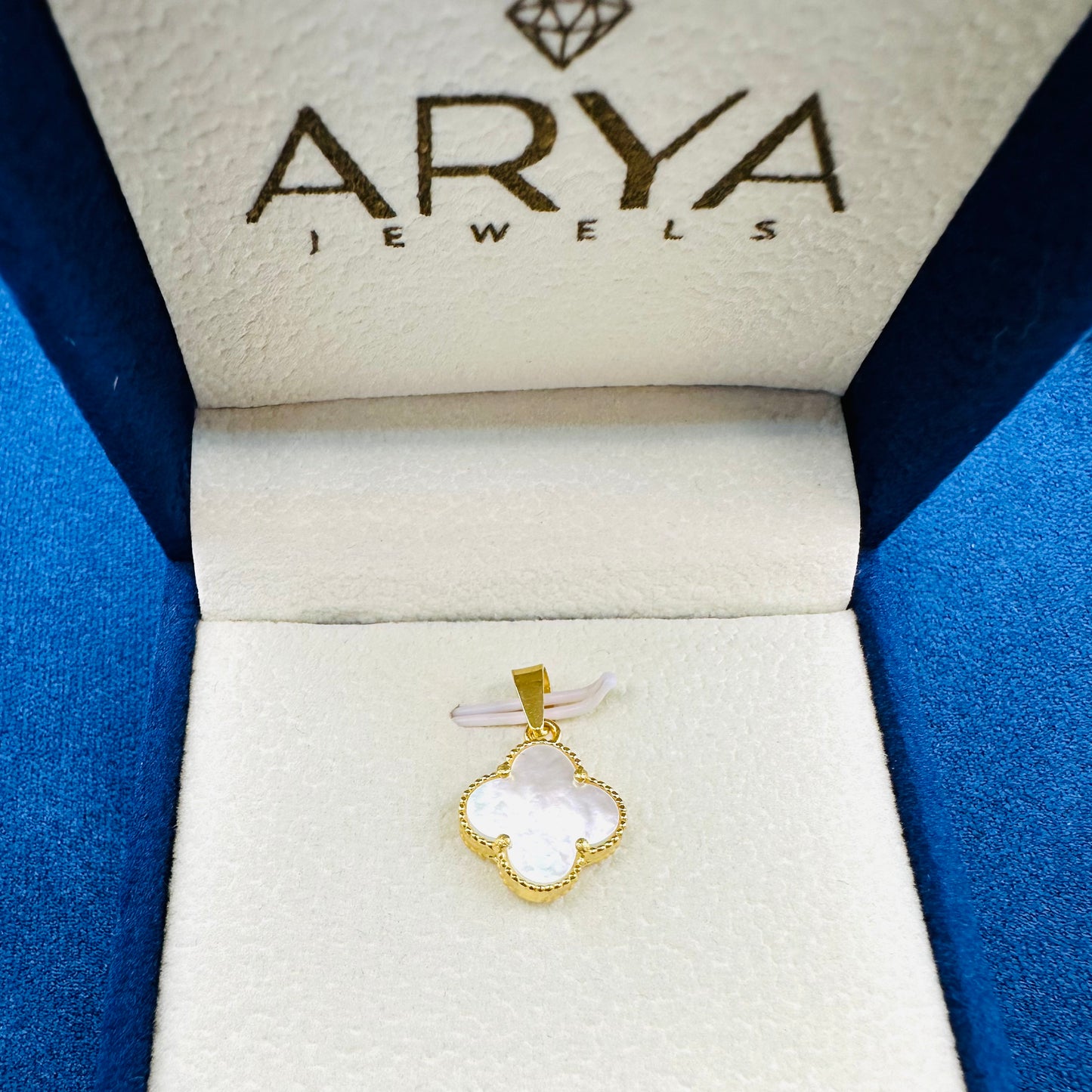22k solid gold clover pendant