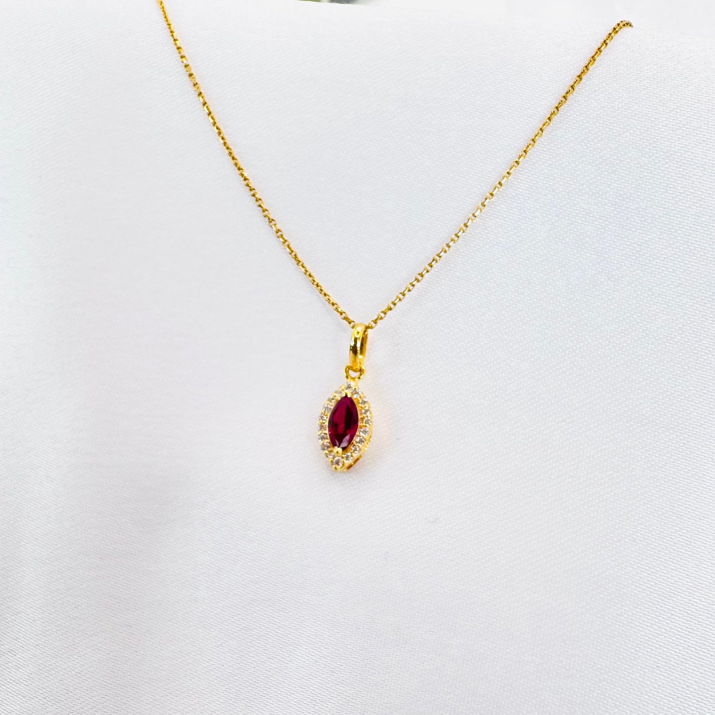 22k solid gold small pendant only