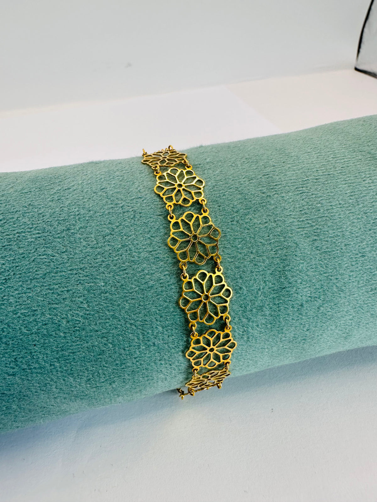 22k solid gold bracelet with flower motif design