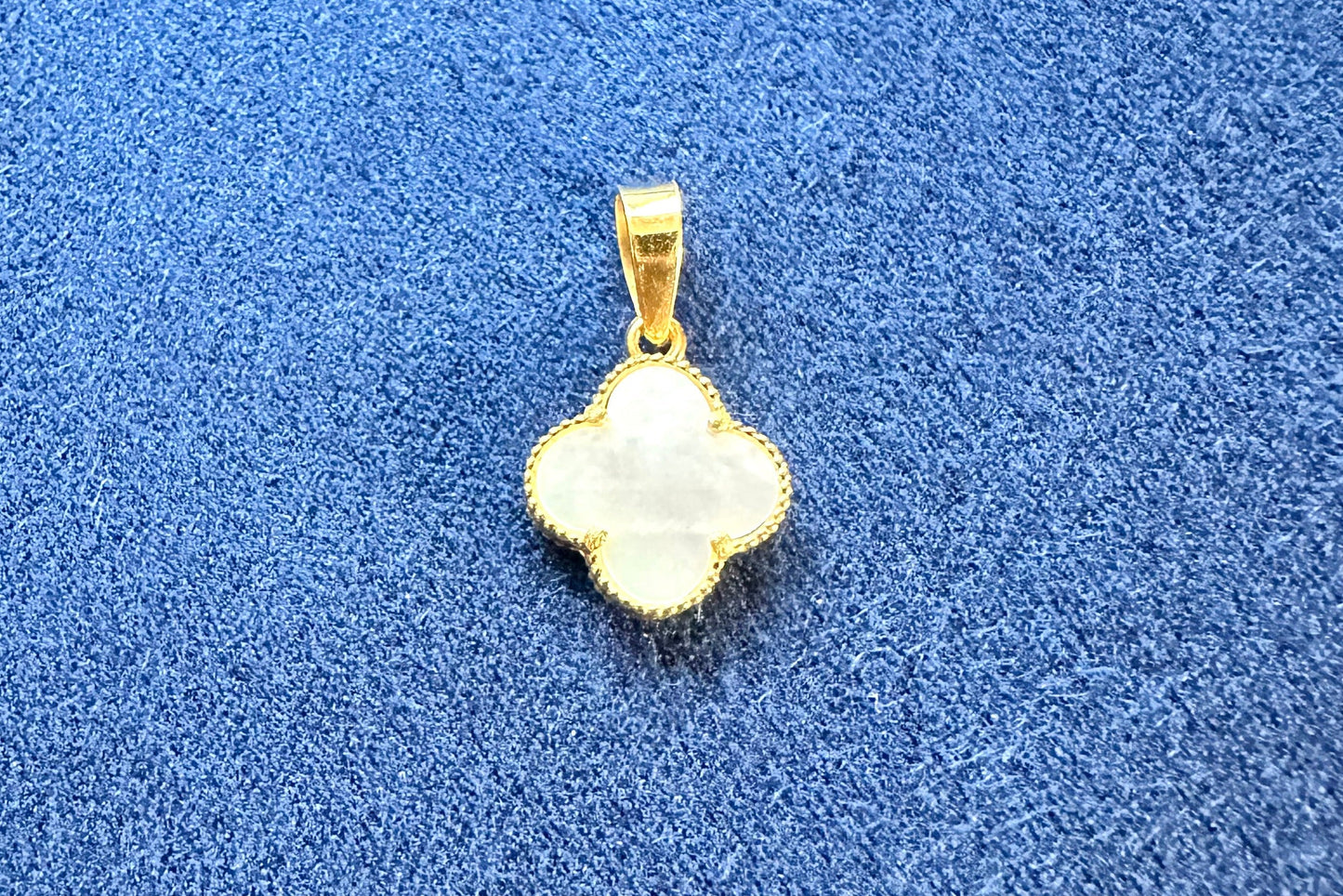 22k solid gold clover pendant