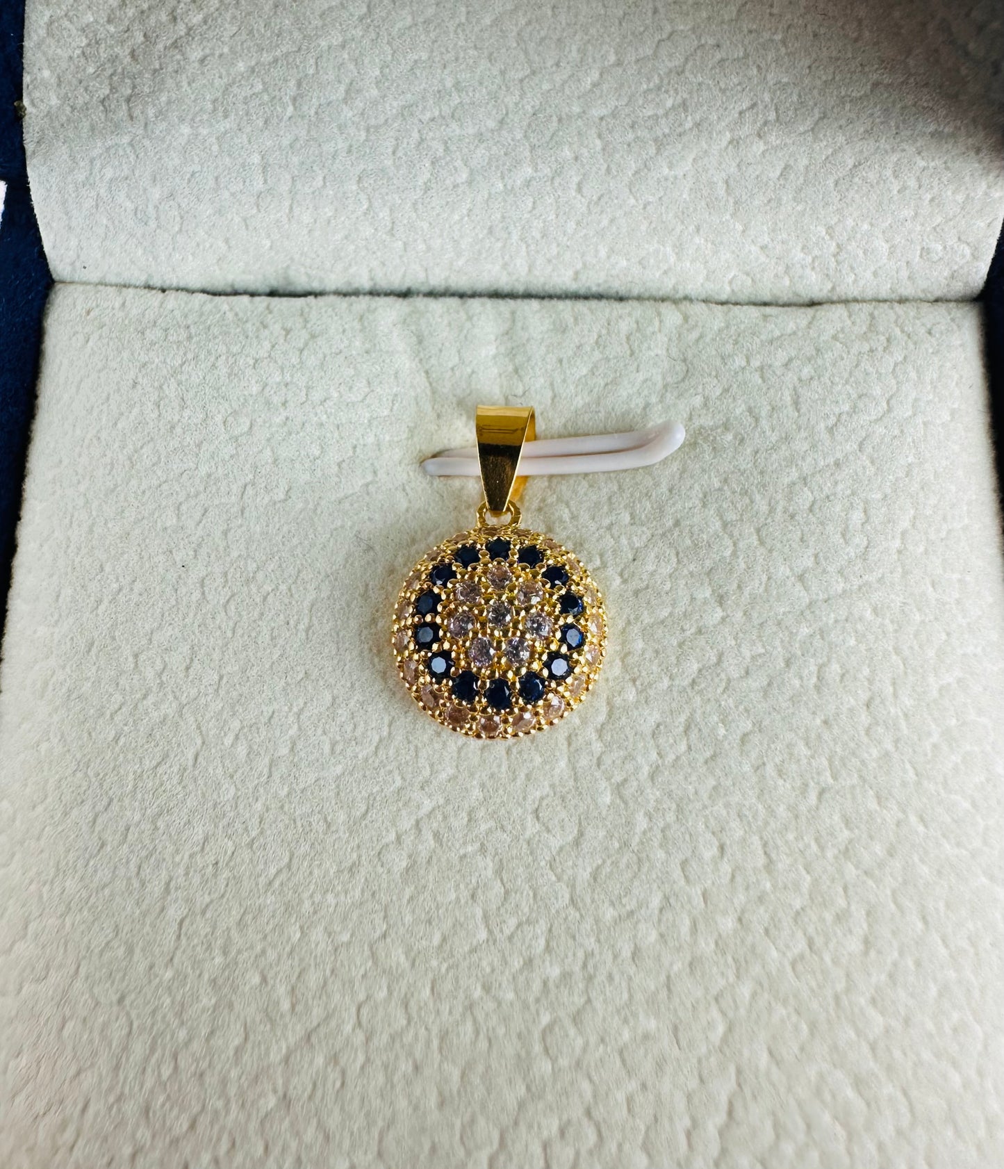 22k solid gold pendant