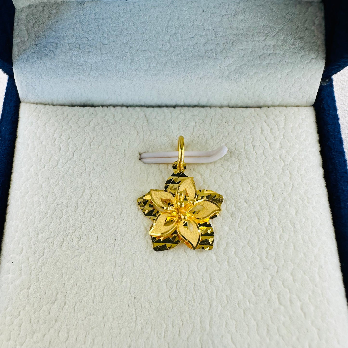 22k solid gold 3D flower pendant only