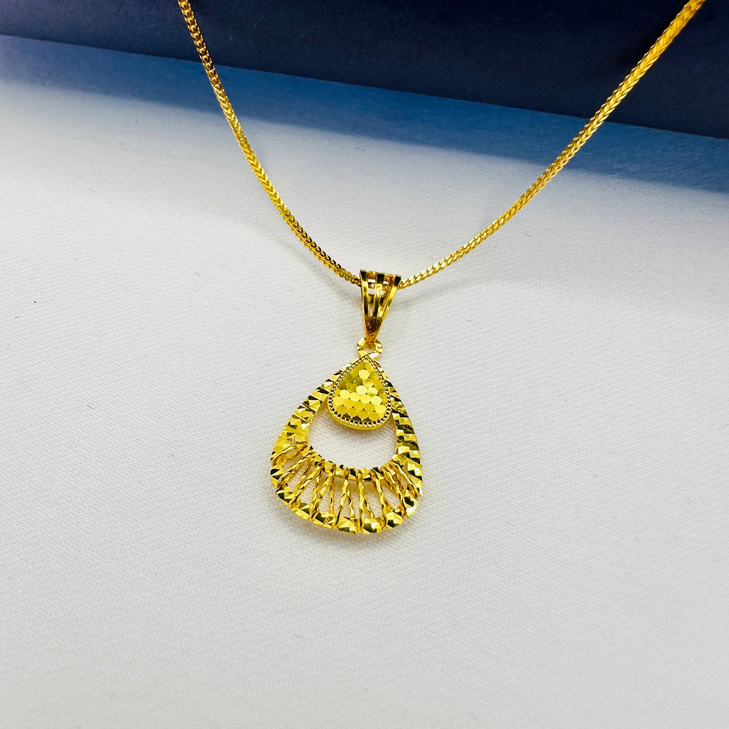 22k solid gold pendant only