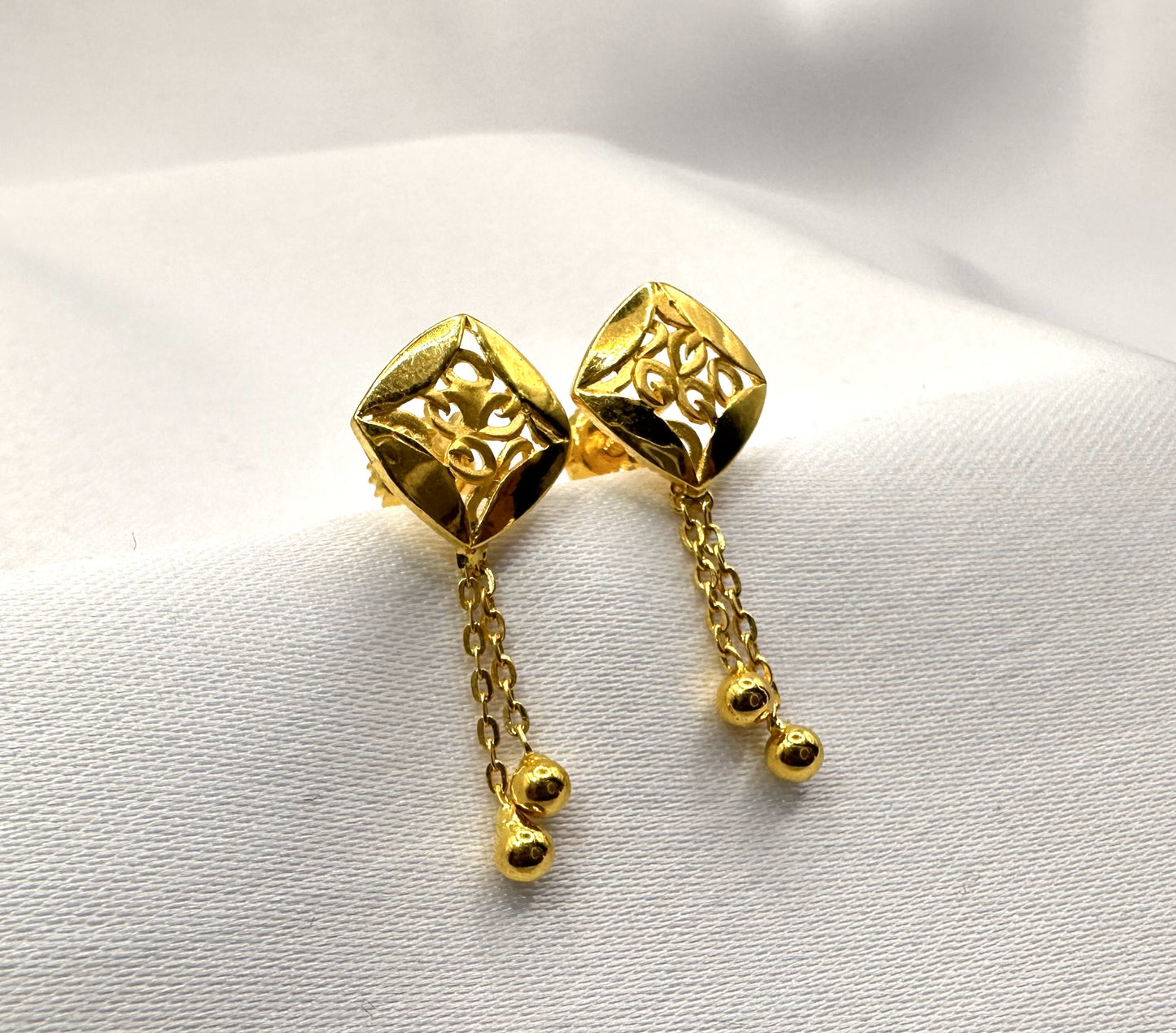 22k solid gold dangle Earrings